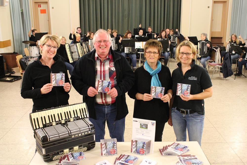 CD-Übergabe wärend der Probe des AOFW